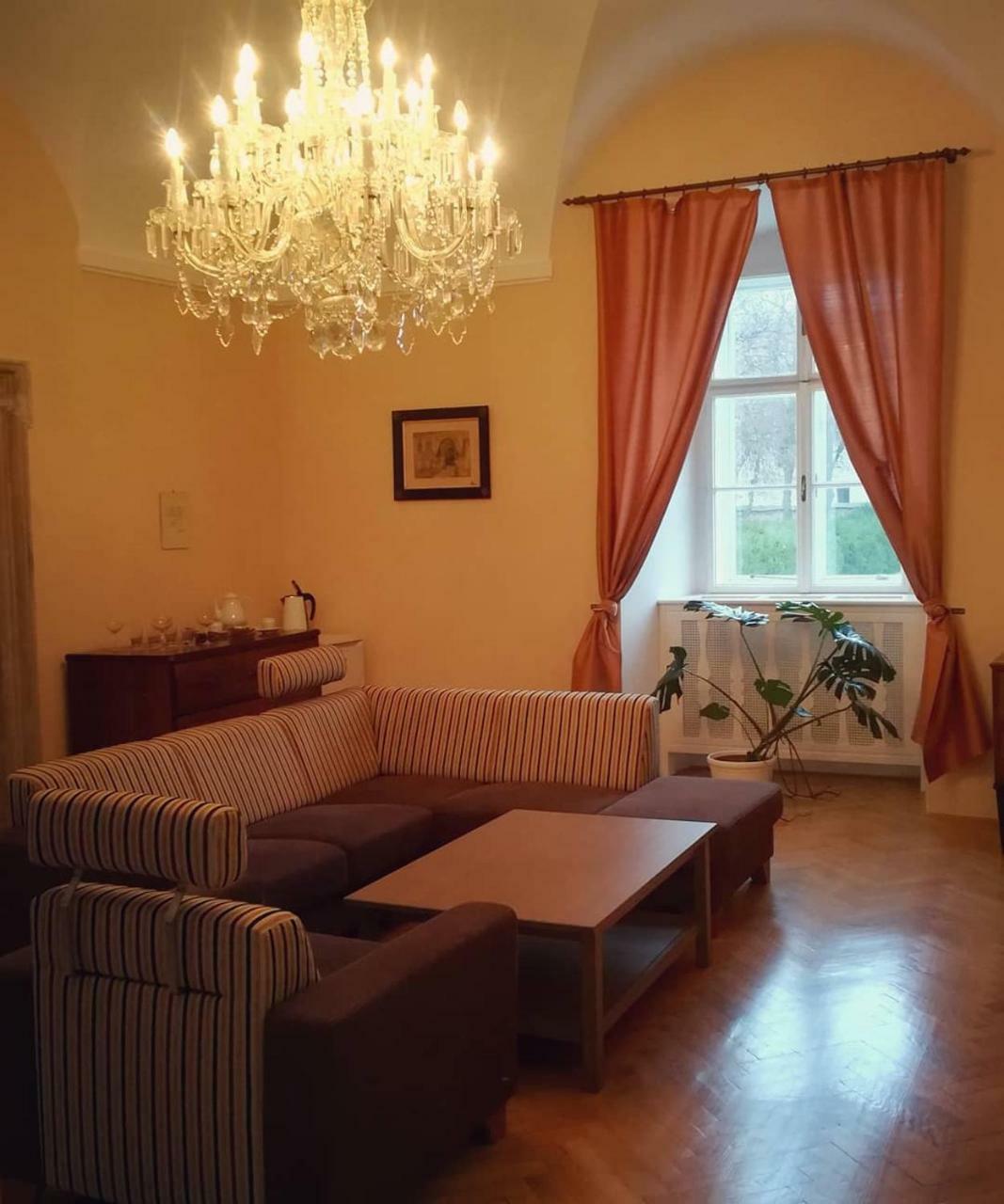 Zámek Nové Město nad Metují Exterior foto